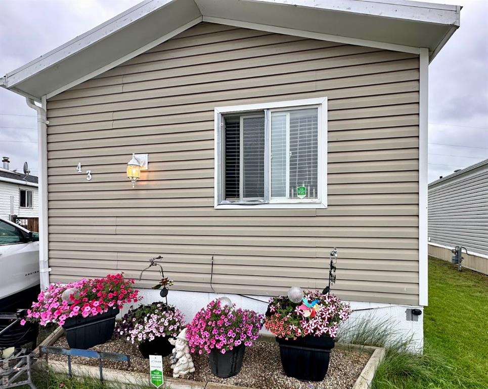 43 Maple Drive , A2246936, Alberta,