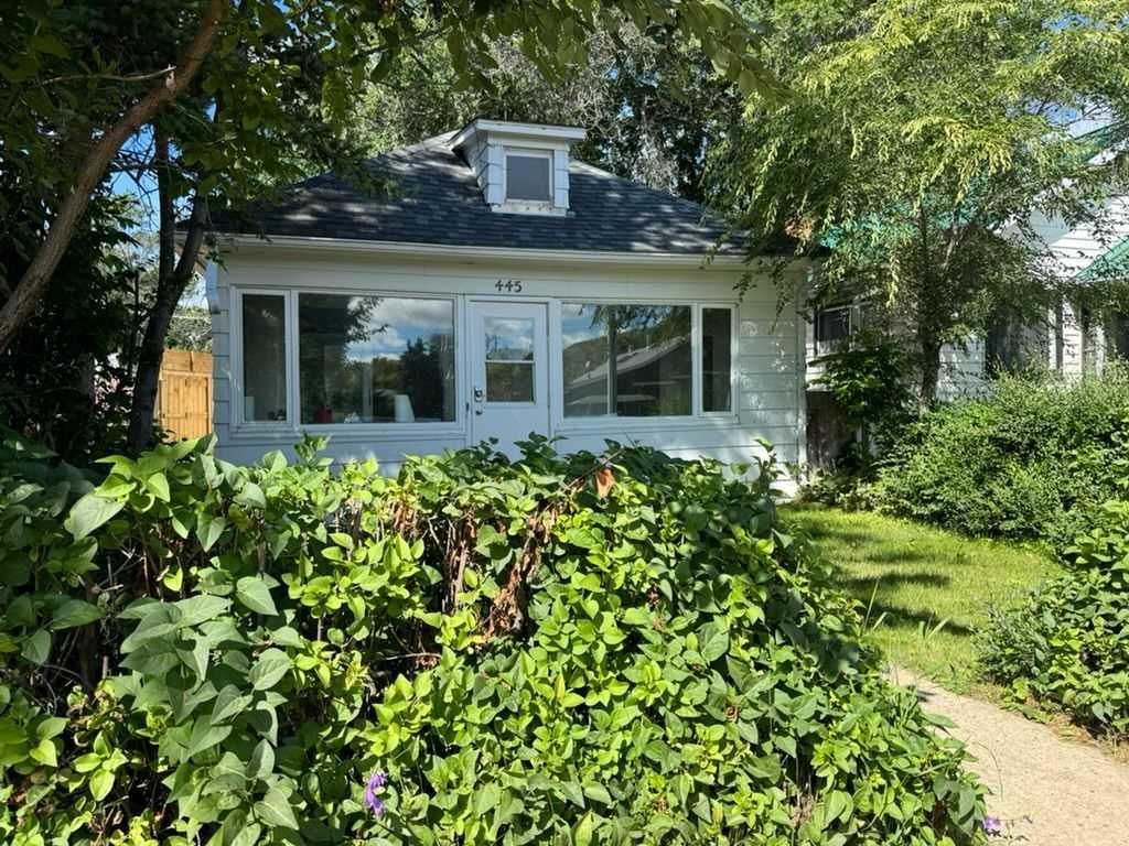 445 5 Street E, A2247210, Alberta,