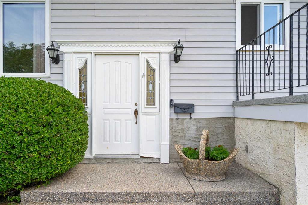 Fifth View of 5212 33 Street NW, Brentwood, Calgary, Alberta, T2L 1V4