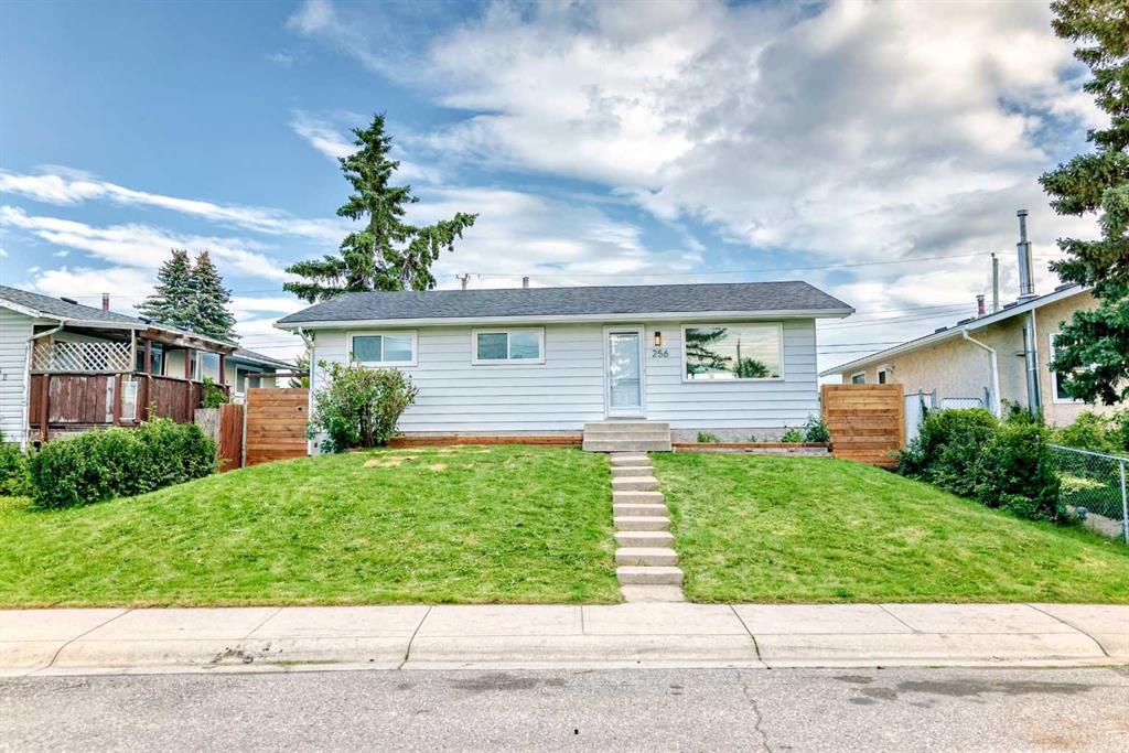 256 Penbrooke Close SE, A2247324, Alberta,