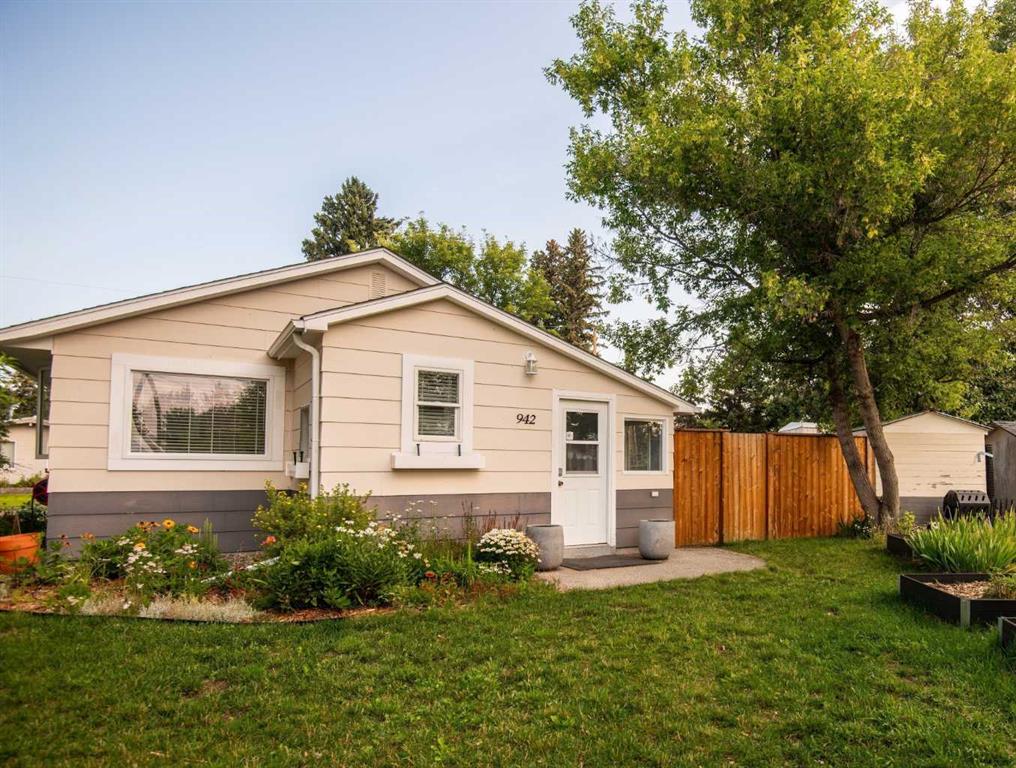 942 Willow Street , A2247700, Alberta,