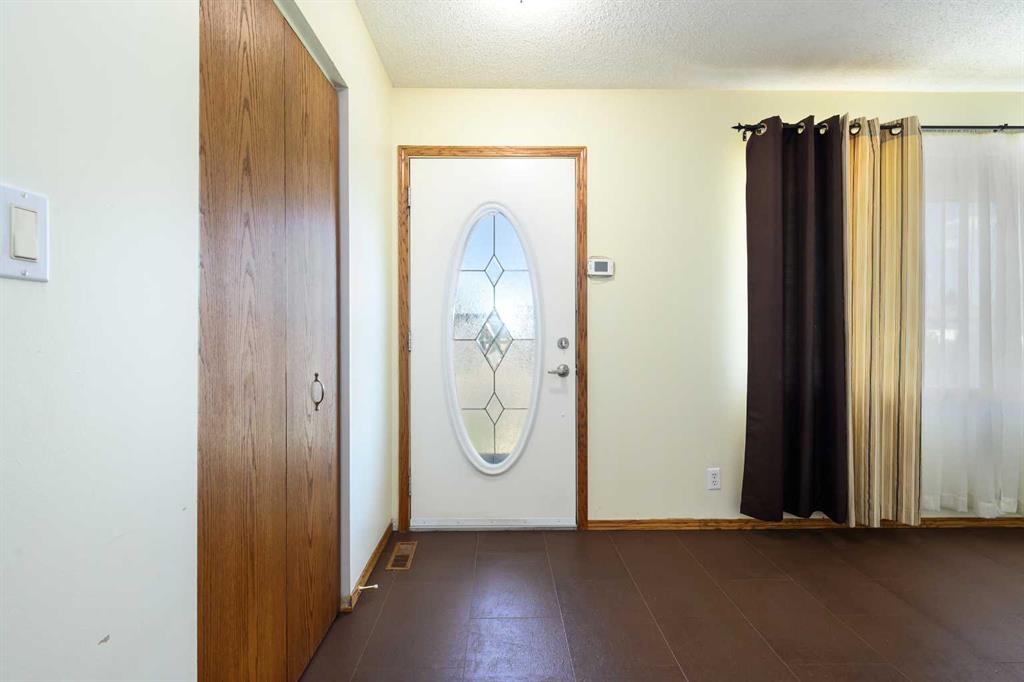 Fourth View of 117 NIVEN Street , Normandeau, Red Deer, Alberta, T4P 1Y6
