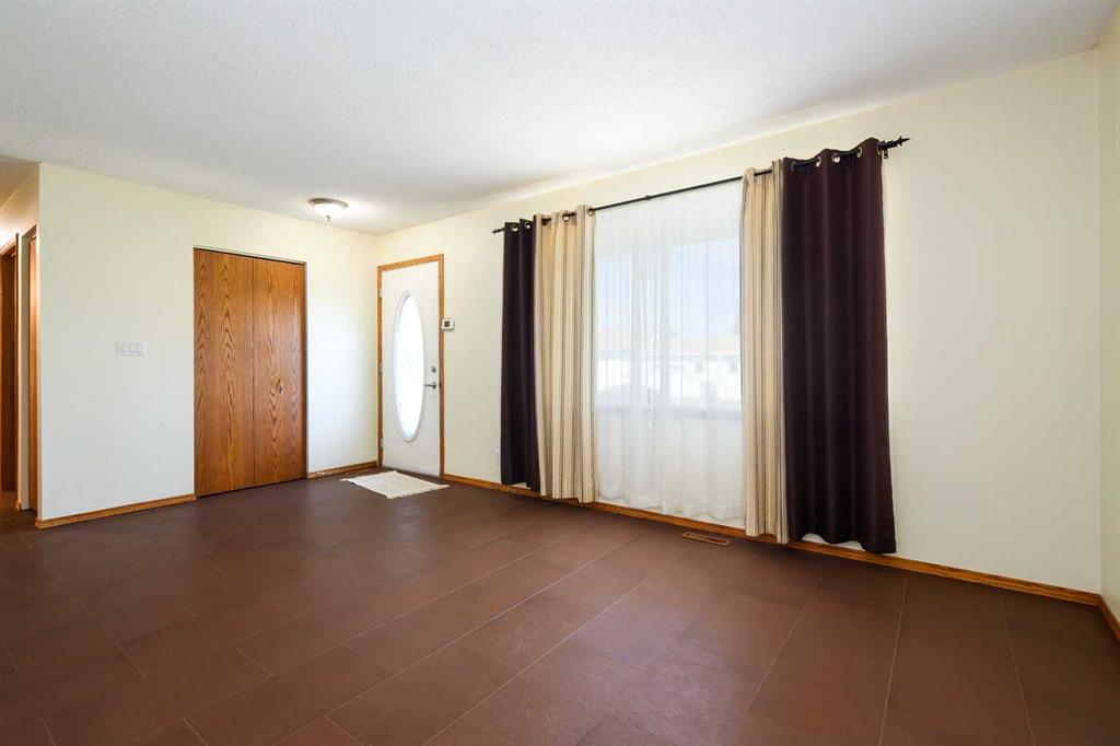 Fifth View of 117 NIVEN Street , Normandeau, Red Deer, Alberta, T4P 1Y6