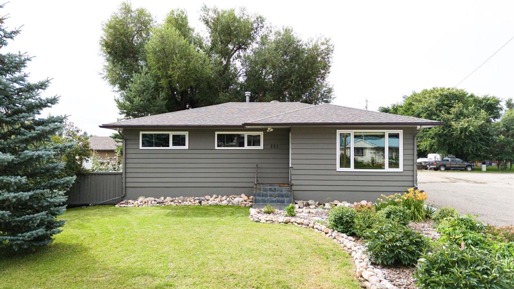 351 49 Avenue W, A2248100, Alberta,