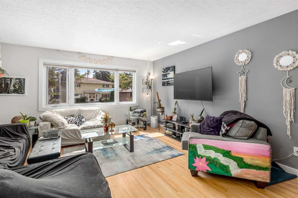 Fourth View of 206, 208 43 Avenue SW, Parkhill, Calgary, Alberta, T2S 1A9