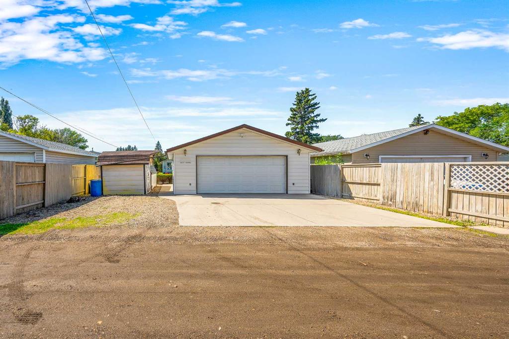 Third View of 5613 50 Avenue , North Lloydminster, Lloydminster, Saskatchewan, S9V 0R3