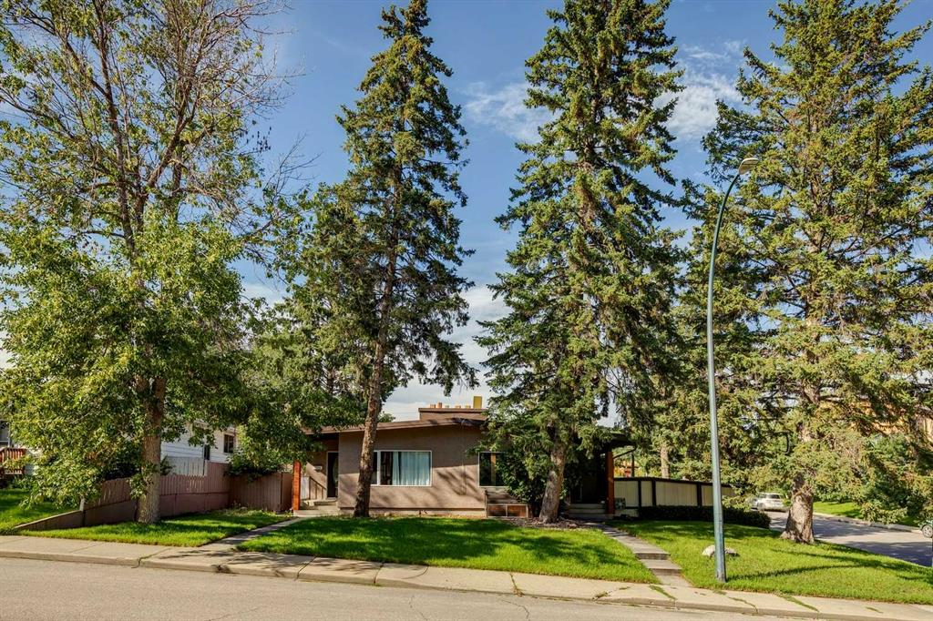 Third View of 702 53 Avenue SW, Windsor Park, Calgary, Alberta, T2V 0C3