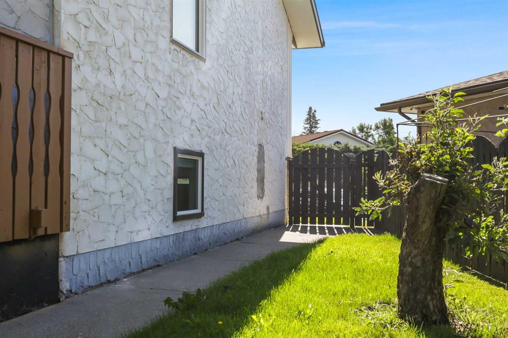 Fifth View of 255 Penbrooke Way SE, Penbrooke Meadows, Calgary, Alberta, T2A 3S7