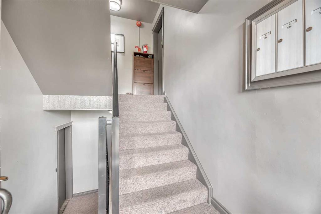 Fifth View of 3, 1833 21 Avenue NW, Capitol Hill, Calgary, Alberta, T2M 1M5