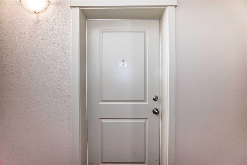 Fifth View of 211, 3950 46 Avenue NW, Varsity, Calgary, Alberta, T2B 3N7