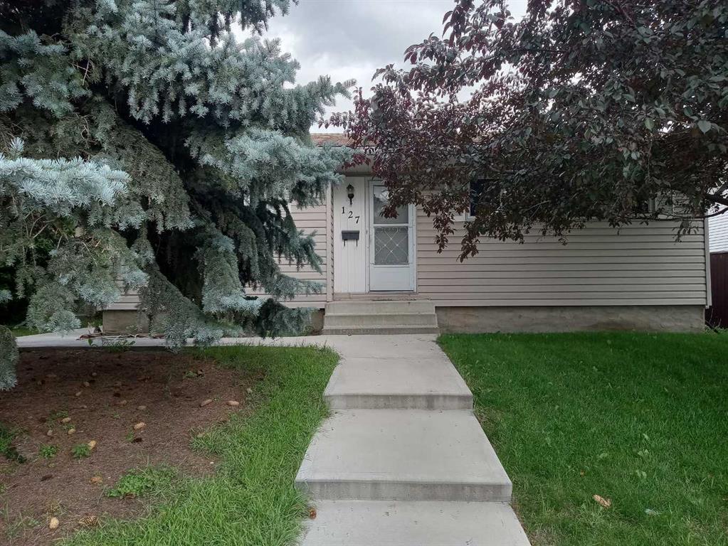 Second View of 127 Pensville Road SE, Penbrooke Meadows, Calgary, Alberta, T2A 3Y7