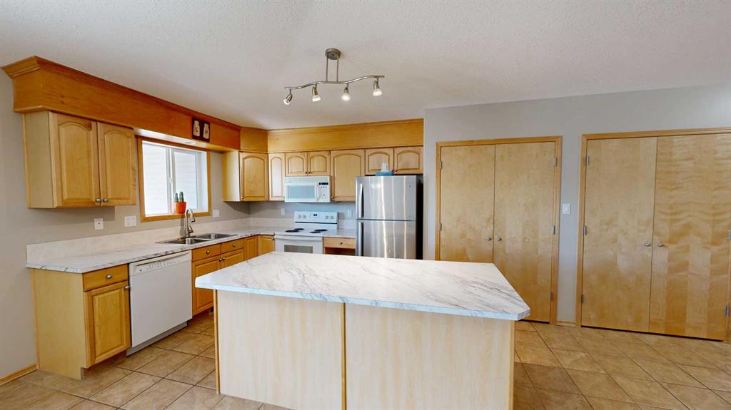 232, 23 Chilcotin Lane W, A2248540, Alberta,