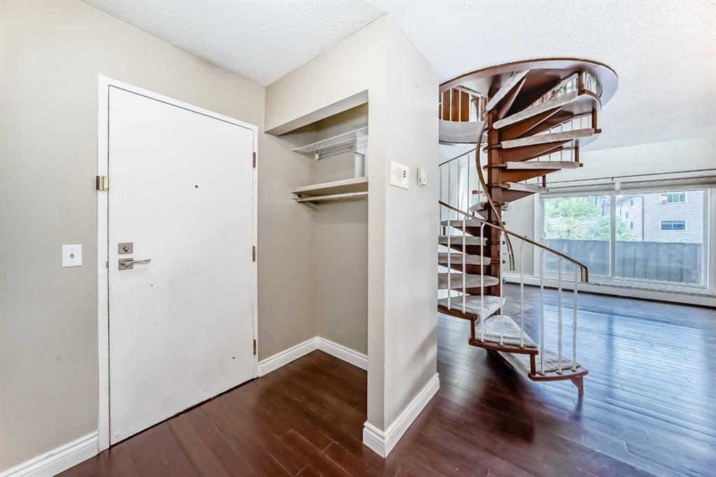 Fourth View of #301, 730 2 Avenue NW, Sunnyside, Calgary, Alberta, T2N 0E3