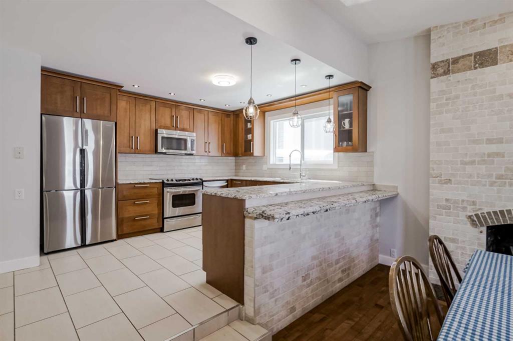 Third View of 208 Woodpark Place SW, Woodlands, Calgary, Alberta, T2M 2S5