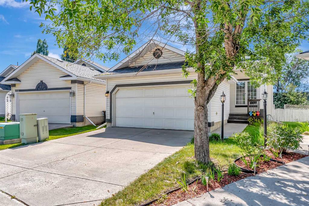 Third View of 155 Douglas Glen Close SE, Douglasdale/Glen, Calgary, Alberta, T2Z 2N1
