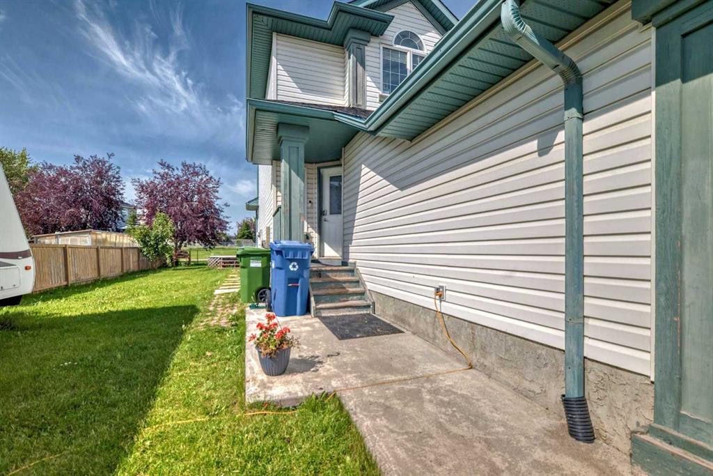 Fourth View of 146 Saratoga Close NE, Monterey Park, Calgary, Alberta, T1Y 7A1