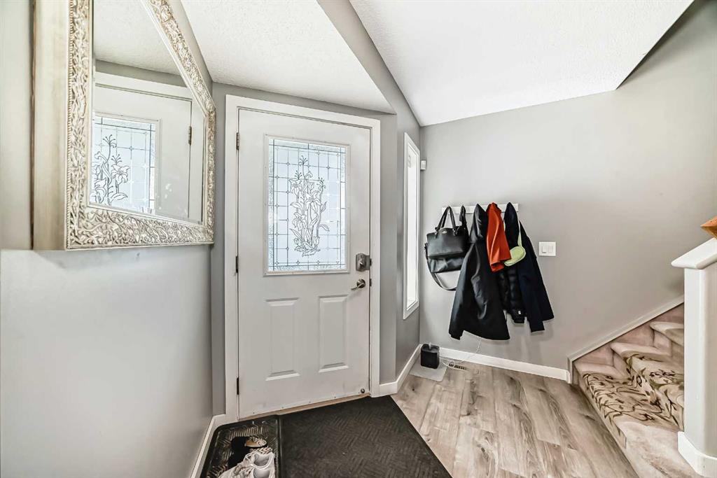 Fifth View of 146 Saratoga Close NE, Monterey Park, Calgary, Alberta, T1Y 7A1