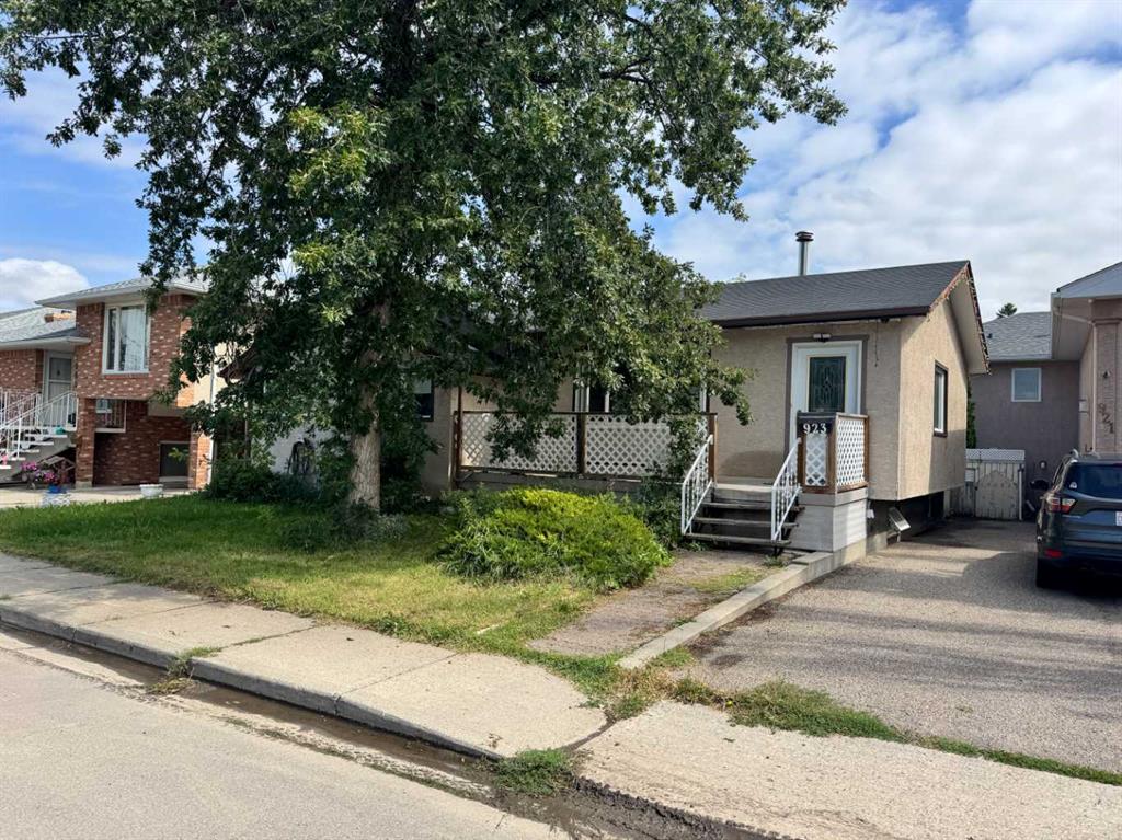 Third View of 923 8 Street N, Staffordville, Lethbridge, Alberta, T1H 1Z3