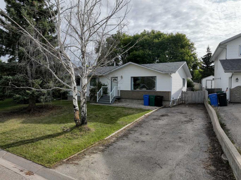 Second View of 806 Almond Almond Avenue , NONE, Beaverlodge, Alberta, T0H 0C0