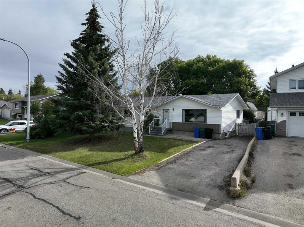 Fifth View of 806 Almond Almond Avenue , NONE, Beaverlodge, Alberta, T0H 0C0