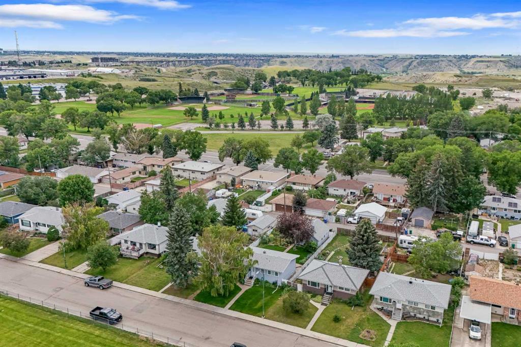 Fourth View of 734 10 Street N, Senator Buchanan, Lethbridge, Alberta, T1H 2E3