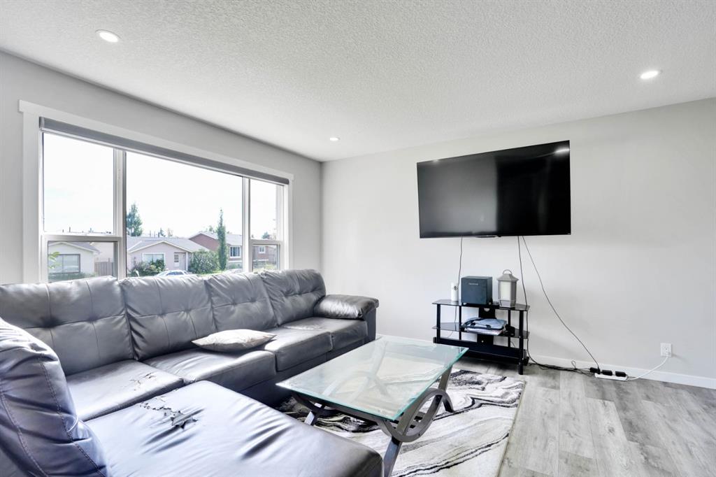 Fifth View of 243 Castlebrook Road NE, Castleridge, Calgary, Alberta, T3J 2C5