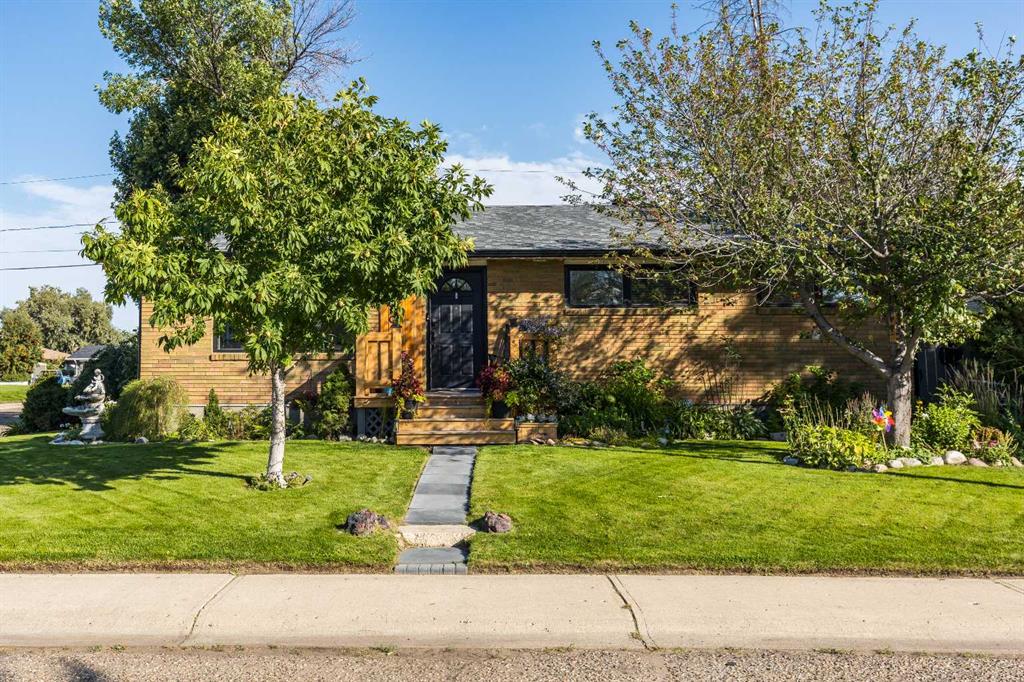 Second View of 1499 10 Avenue NE, Northeast Crescent Heights, Medicine Hat, Alberta, T1A 6G4