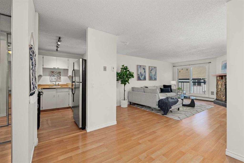 Third View of 2465, 70 Glamis Drive SW, Glamorgan, Calgary, Alberta, T3E 6T6