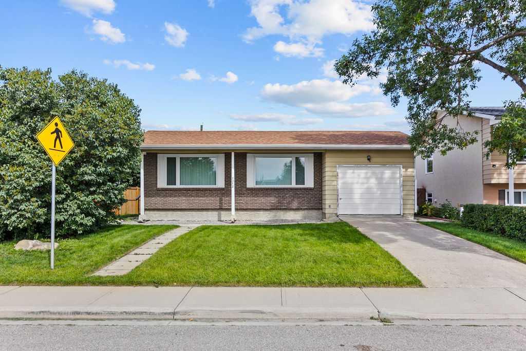 Main View of 1212 Lake Sylvan Drive SE, Bonavista Downs, Calgary, Alberta, T2J5N7