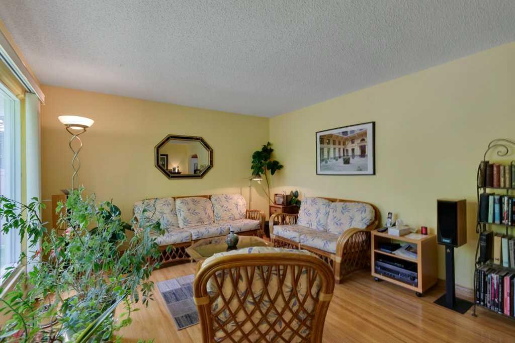 Fifth View of 2623 Glencastle Street SW, Glendale, Calgary, Alberta, T3E 4C7