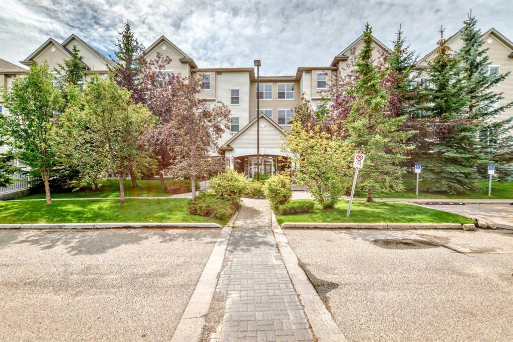 411, 2000 Applevillage Court SE, A2250049, Alberta,