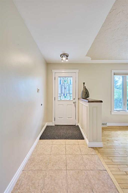 Fifth View of 20 Kentish Drive SW, Kingsland, Calgary, Alberta, T2V 2L3