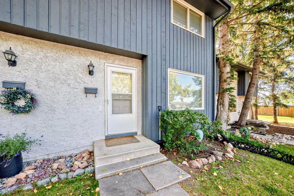 Third View of 32, 800 Bowcroft Place , East End, Cochrane, Alberta, T4C 1B9
