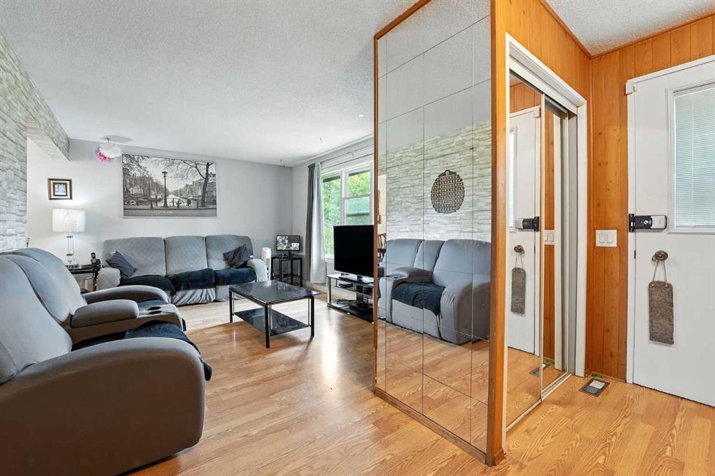 Fourth View of 3209 Doverville Crescent SE, Dover, Calgary, Alberta, T2B 1V1