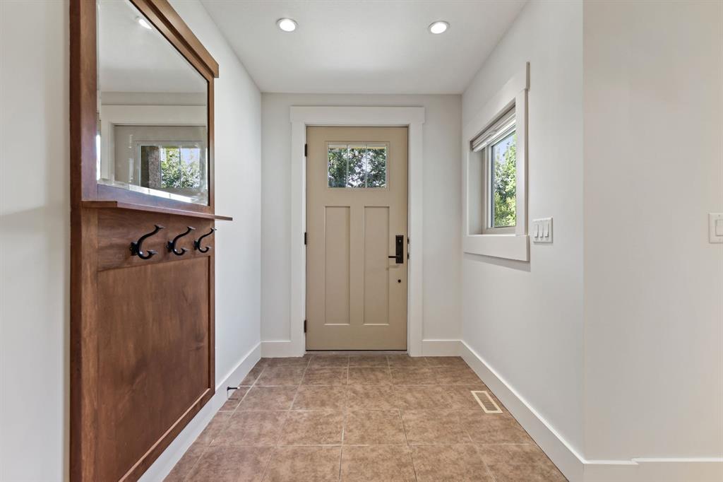 Fourth View of 458 19 Avenue NW, Mount Pleasant, Calgary, Alberta, T2M 0Y4