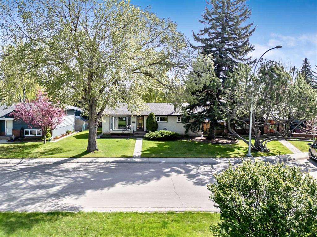 Main View of 8 Heather Place SW, Haysboro, Calgary, Alberta, T2V 3L4