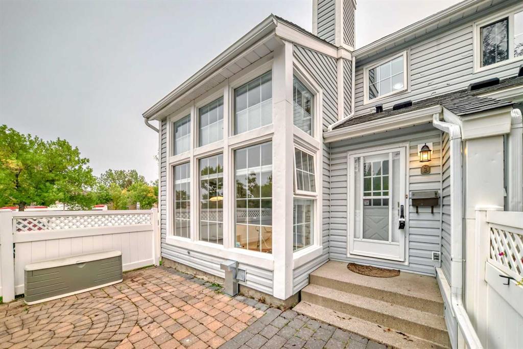 Third View of 16, 28 Berwick Crescent NW, Beddington Heights, Calgary, Alberta, T3K 1Y7