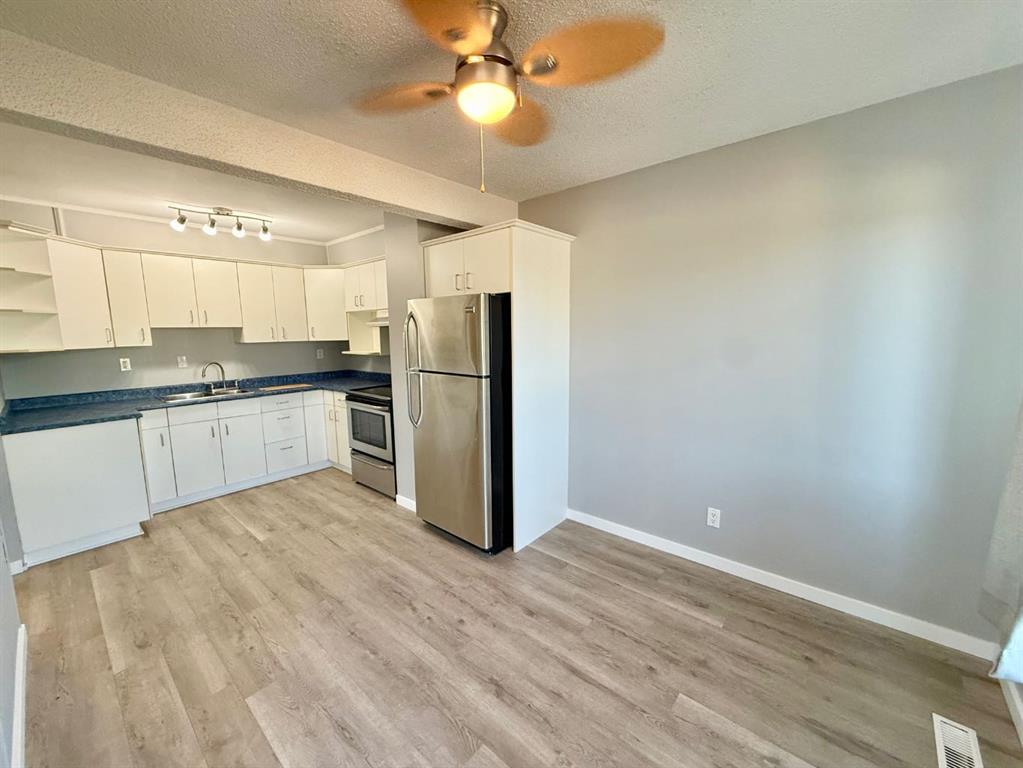 Third View of 31, 110 TAMARACK Avenue , Hardisty, Hinton, Alberta, T7V1C5