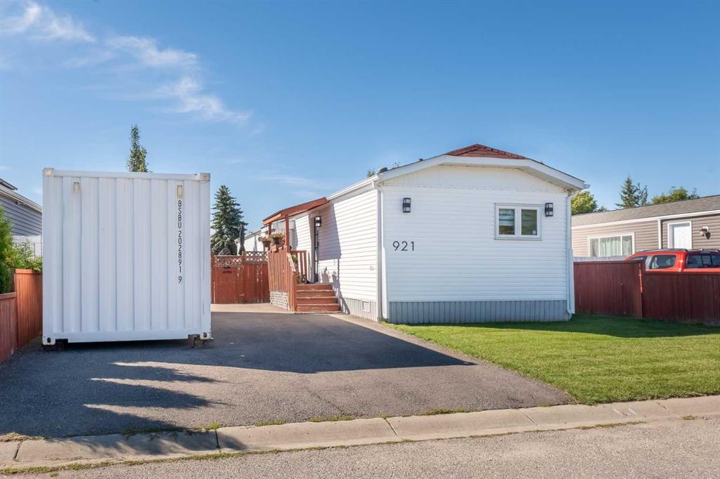 921 Briarwood Crescent , A2250543, Alberta,