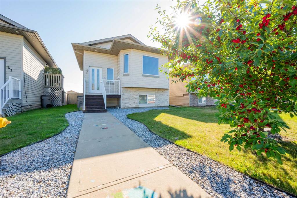 19 Pinnacle Crossing  , A2250621, Alberta,