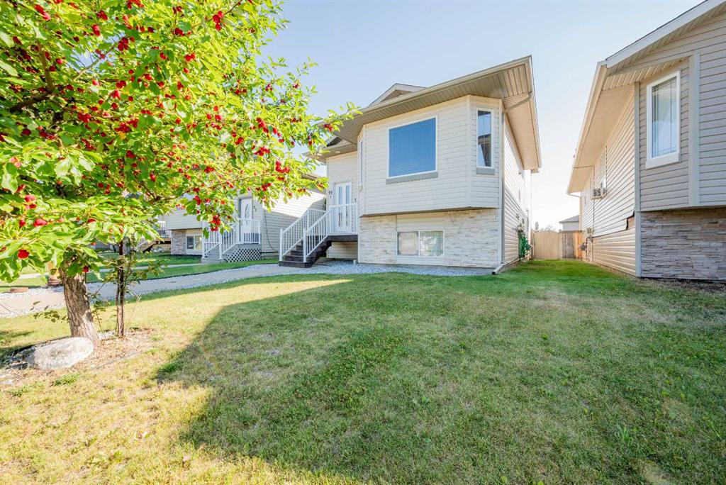 Third View of 19 Pinnacle Crossing  , Pinnacle Ridge, Grande Prairie, Alberta, T8W 0A9