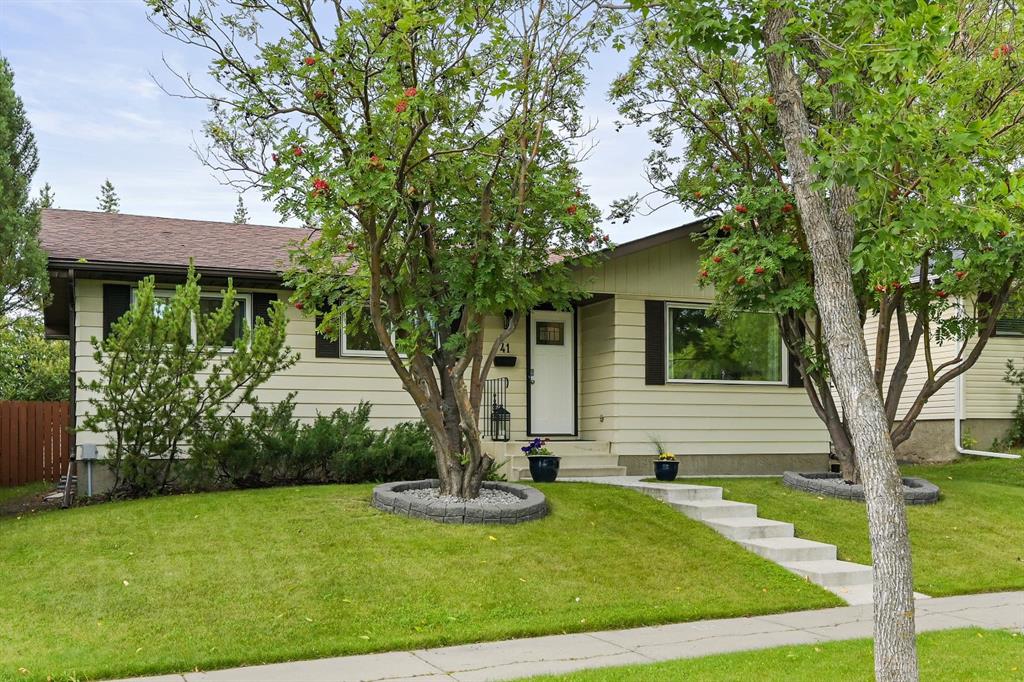 Third View of 41 Edgedale Drive NW, Edgemont, Calgary, Alberta, T3A 2R3