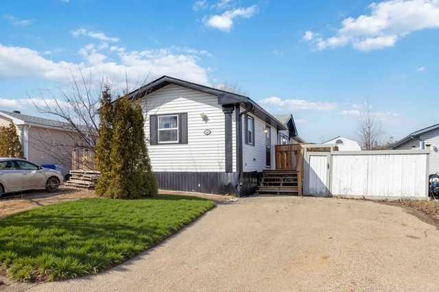 540 Mckinlay Crescent , A2250805, Alberta,