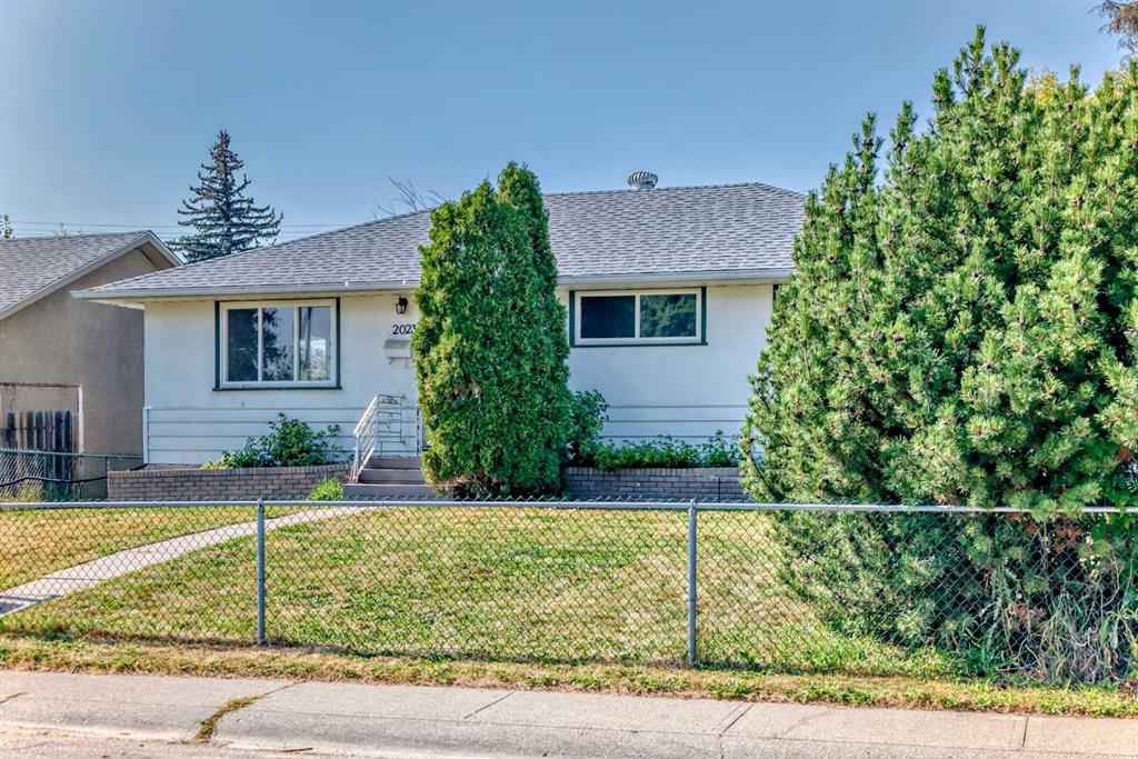 2023 46 Street SE, A2250937, Alberta,