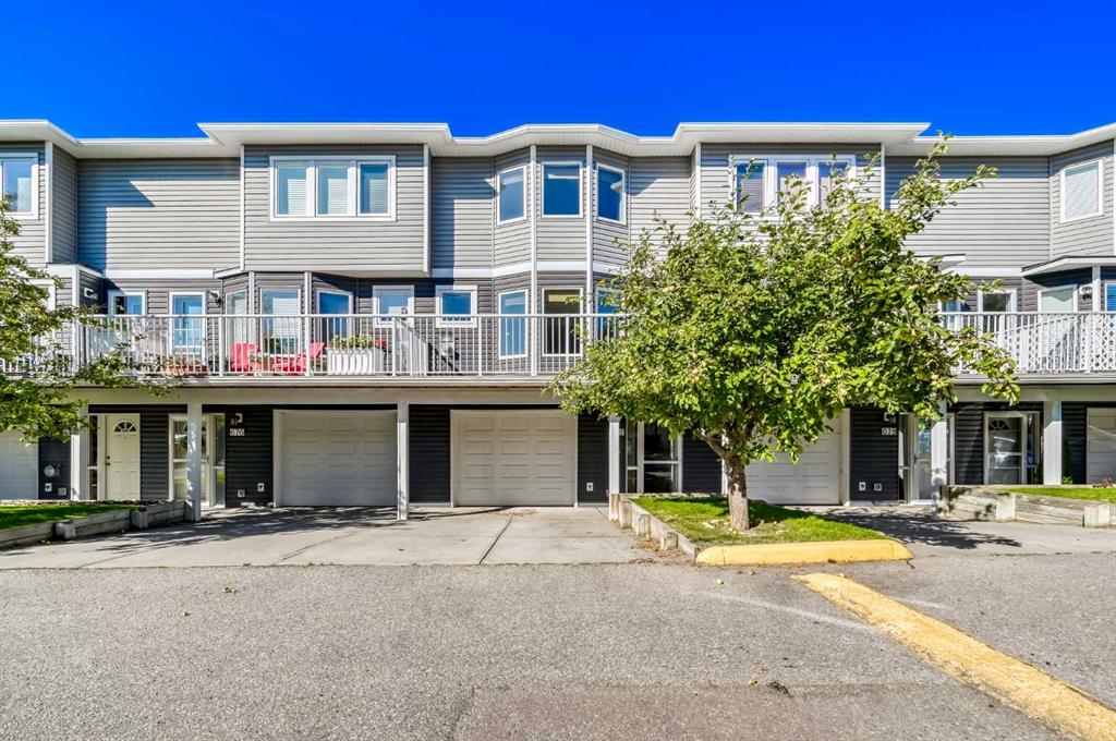 Third View of 677 Regal Park NE, Renfrew, Calgary, Alberta, T2E0S6