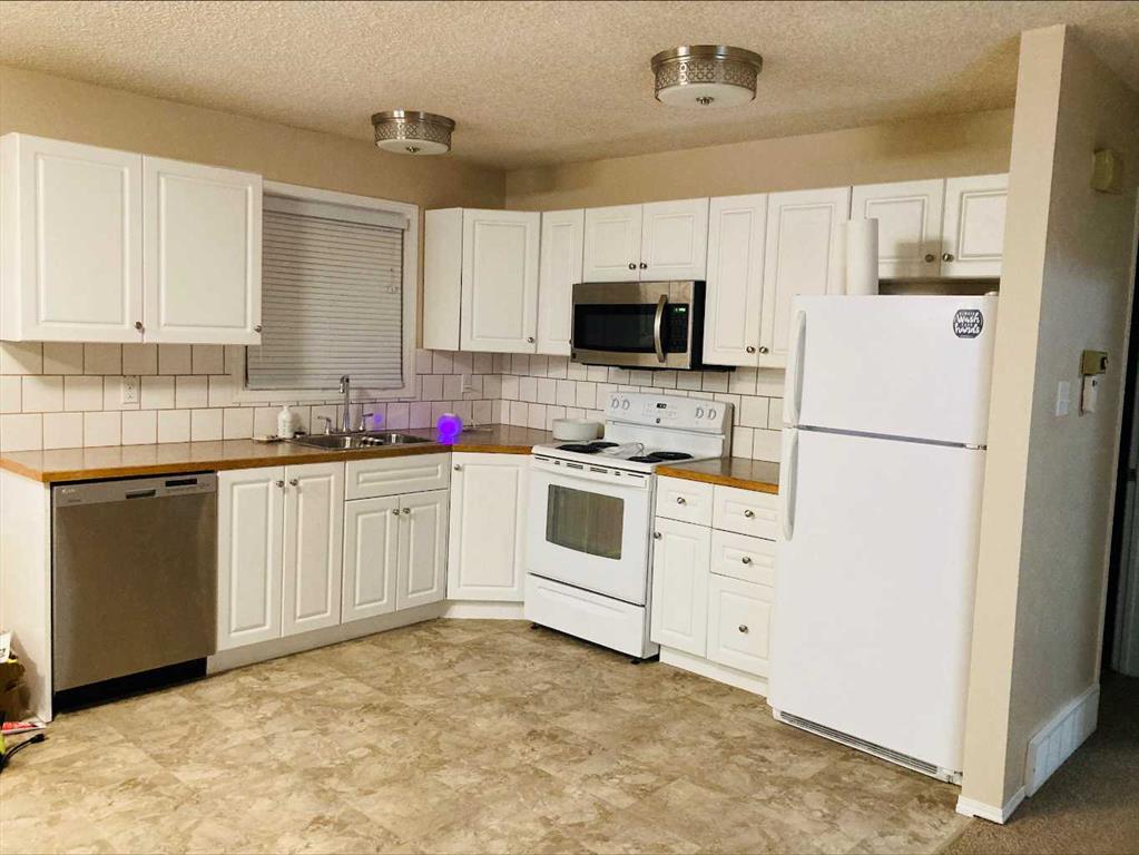 Third View of 16 Rossland Bay SE, Ross Glen, Medicine Hat, Alberta, T1B 2C3