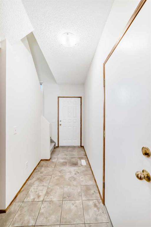 Fourth View of 244 Shawinigan Drive SW, Shawnessy, Calgary, Alberta, T2Y 3B4