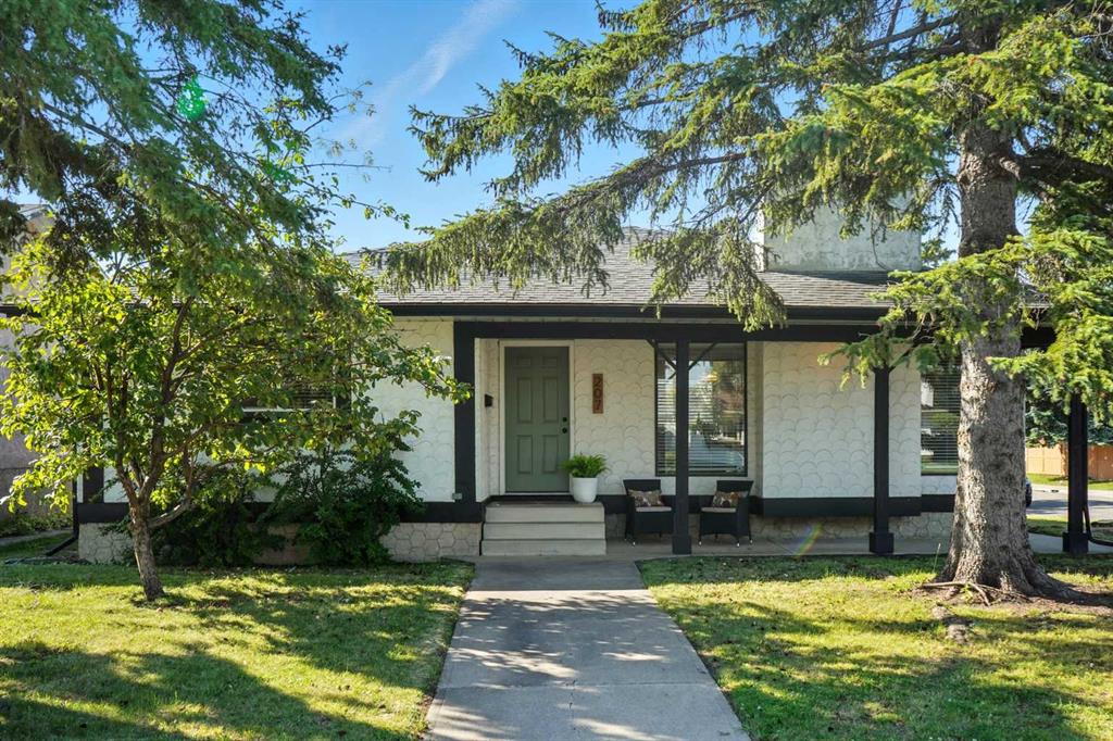 207 Pinecrest Crescent NE, A2251194, Alberta,