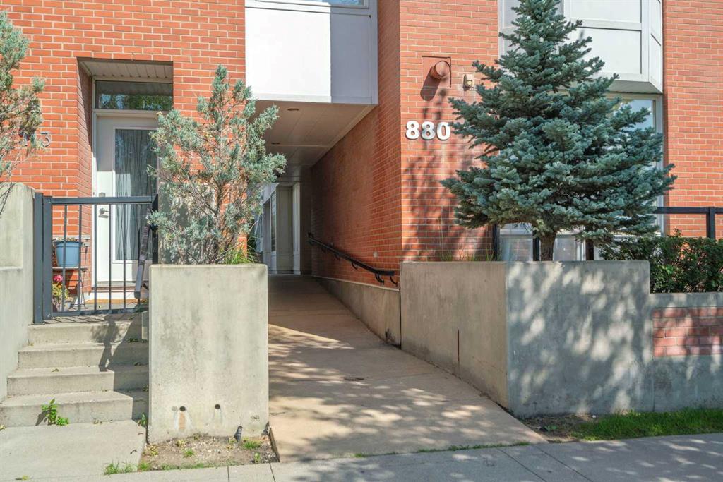 Third View of 301, 880 Centre Avenue NE, Bridgeland/Riverside, Calgary, Alberta, T2E 9C3