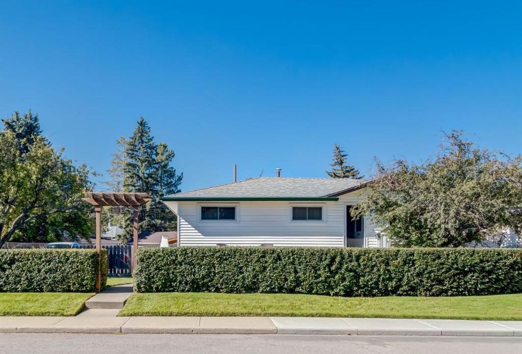 Main View of 4303 72 Street NW, Bowness, Calgary, Alberta, T3B 2L1